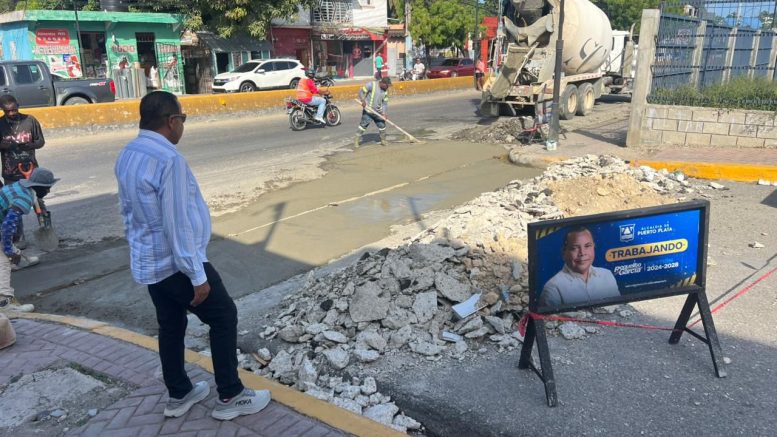 Alcaldía de Puerto Plata construye badenes para agilizar el tránsito en la ciudad