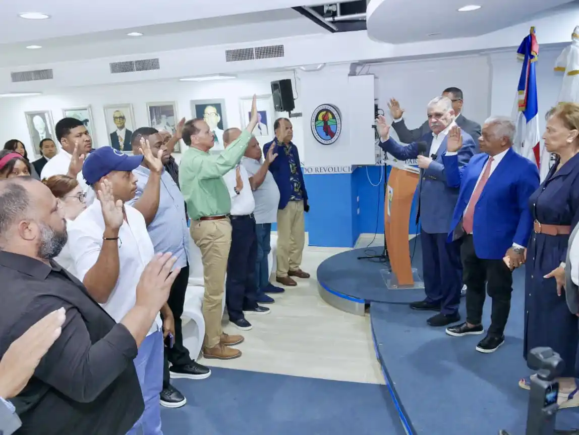 Miguel Vargas acusa a Abinader de triplicar la deuda acumulada desde Trujillo