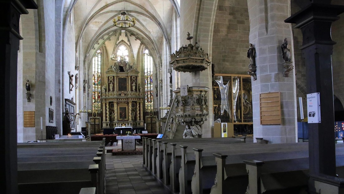 Hombre vende a su hijo de 15 años como objeto sexual a pastor de una iglesia